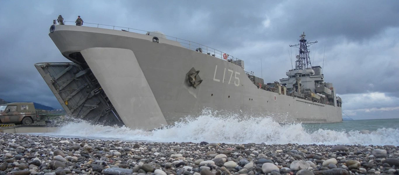 Διαρρηγνύουν τα επιχειρησιακά σχέδια: Στέλνουν αρματαγωγά στην Λέσβο για να κοιμούνται οι αλλοδαποί που έκαψαν τη Μόρια